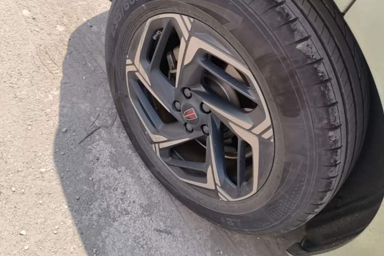 Used Hongqi HS3 2023 1.5T Two-Wheel Drive Shanwei Edition Right Rear Wheel Hub