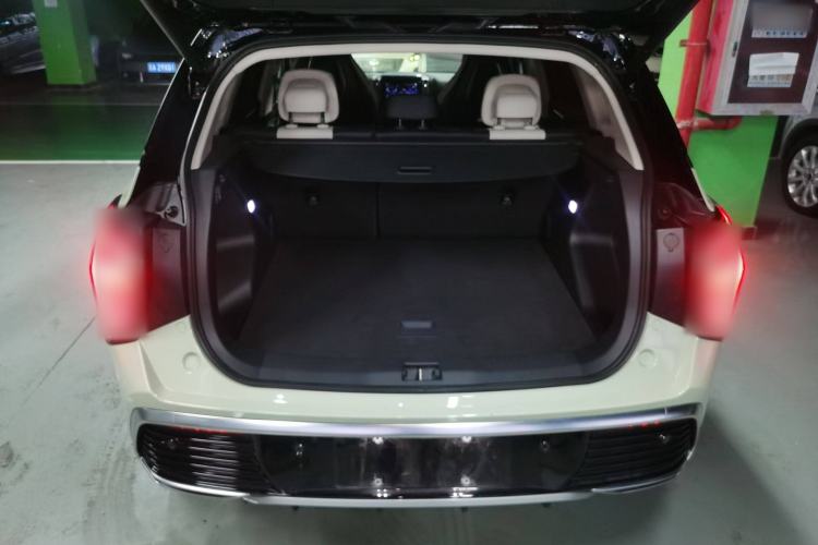 Used Hongqi HS3 2023 2.0T All-Wheel-Drive Youwei Version Trunk