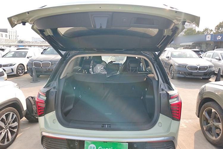 Used Hongqi HS3 2023 1.5T Two-Wheel Drive Shanwei Edition Trunk