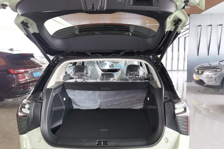 Used Hongqi HS3 2023 1.5T Two-Wheel Drive Shanwei Edition Trunk