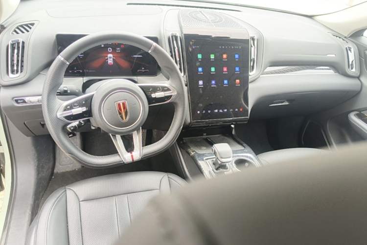 Used Hongqi HS3 2023 1.5T Two-Wheel Drive Shanwei Edition Center Console