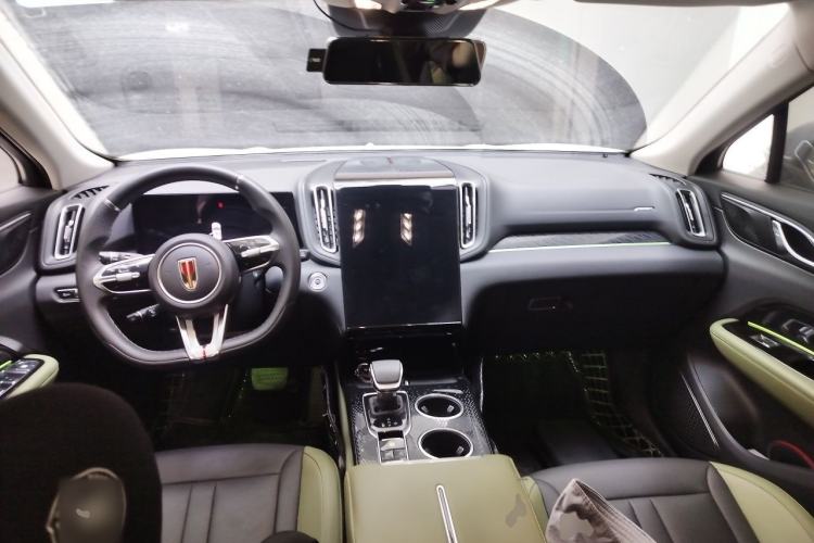 Used Hongqi HS3 2023 1.5T Two-Wheel Drive Shanwei Edition Center Console