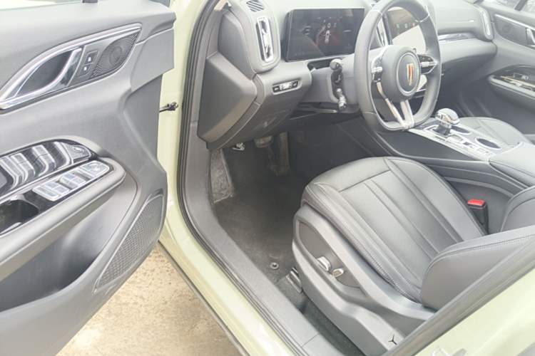 Used Hongqi HS3 2023 1.5T Two-Wheel Drive Shanwei Edition Driver Seat