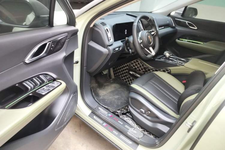 Used Hongqi HS3 2023 1.5T Two-Wheel Drive Shanwei Edition Driver Seat