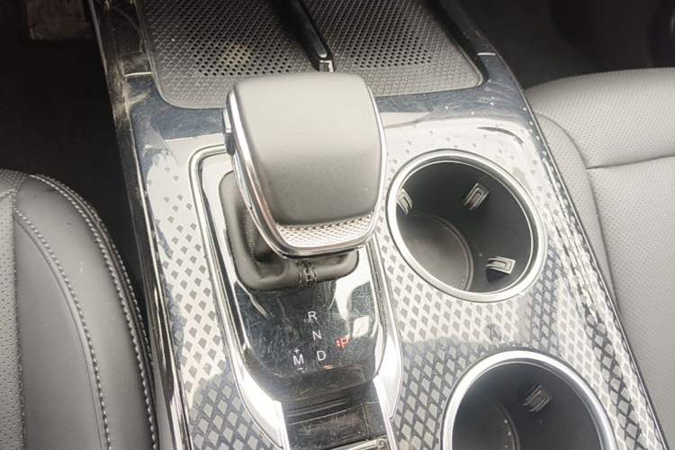 Used Hongqi HS3 2023 1.5T Two-Wheel Drive Shanwei Edition Gear Lever