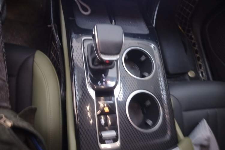 Used Hongqi HS3 2023 1.5T Two-Wheel Drive Shanwei Edition Gear Lever