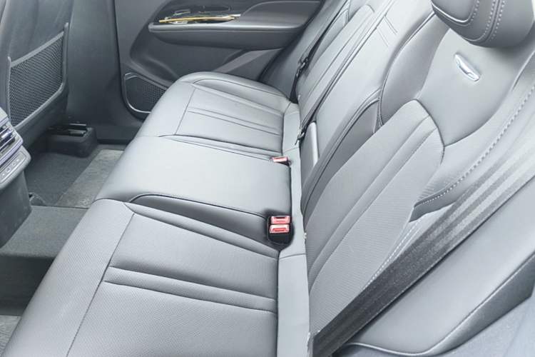 Used Hongqi HS3 2023 1.5T Two-Wheel Drive Shanwei Edition Left Rear Seat