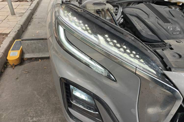 Used Hongqi HS3 2023 1.5T Two-Wheel Drive Shanwei Edition Right Front Headlight