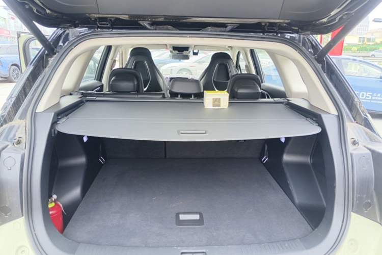 Used Hongqi HS3 2023 1.5T Two-Wheel Drive Shanwei Edition Trunk