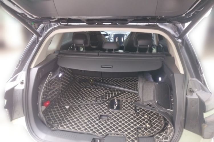 Used Hongqi HS3 2023 1.5T Two-Wheel Drive Shanwei Edition Trunk