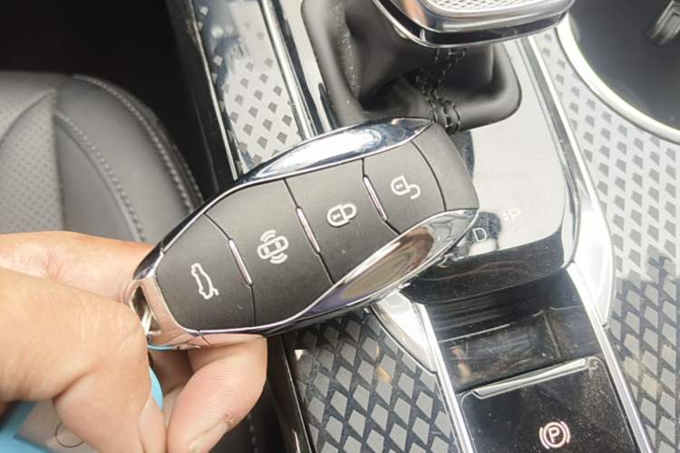 Used Hongqi HS3 2023 1.5T Two-Wheel Drive Shanwei Edition Vehicle Key