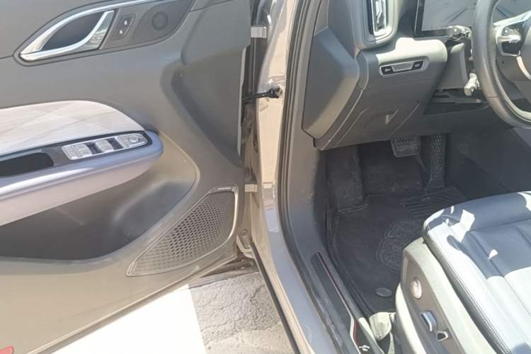 Used Hongqi HS3 2023 2.0T All-Wheel-Drive Youwei Version Driver Seat