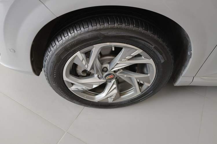 Used Hongqi HS3 2023 2.0T All-Wheel-Drive Youwei Version Left Front Wheel Hub