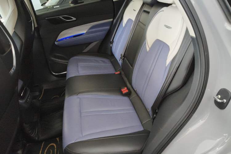 Used Hongqi HS3 2023 2.0T All-Wheel-Drive Youwei Version Left Rear Seat