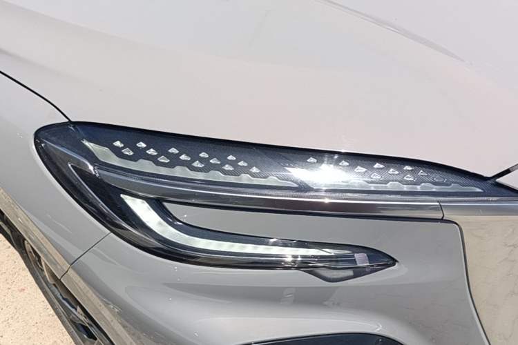 Used Hongqi HS3 2023 2.0T All-Wheel-Drive Youwei Version Right Front Headlight