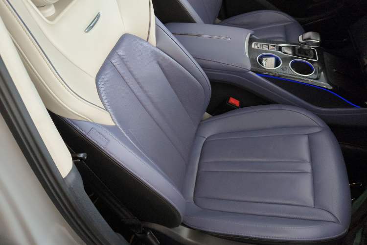 Used Hongqi HS3 2023 2.0T All-Wheel-Drive Youwei Version Right Front Seat