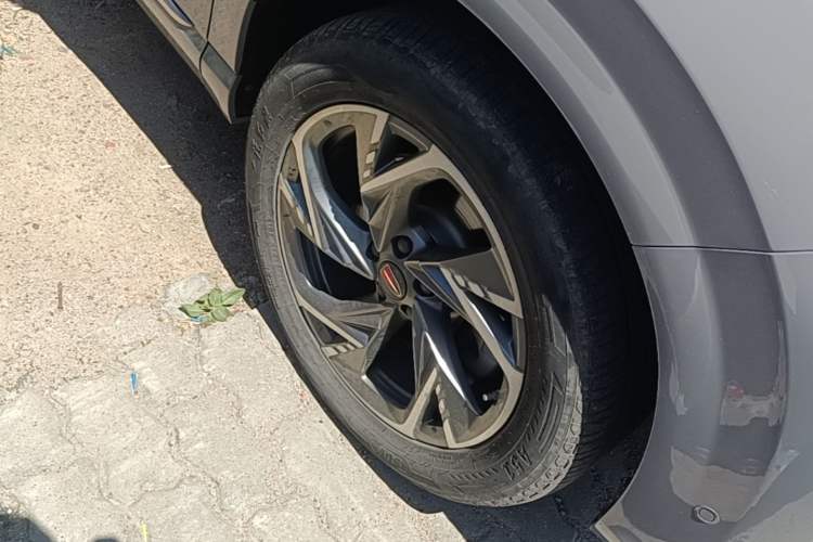 Used Hongqi HS3 2023 2.0T All-Wheel-Drive Youwei Version Right Front Wheel Hub
