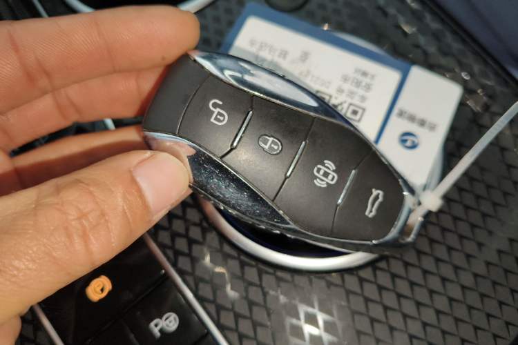 Used Hongqi HS3 2023 2.0T All-Wheel-Drive Youwei Version Vehicle Key