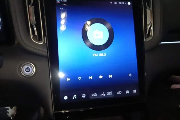 Used Hongqi HS3 2023 1.5T Two-Wheel Drive Shanwei Edition Audio And AC Panel