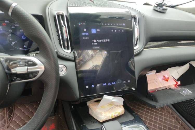 Used Hongqi HS3 2023 1.5T Two-Wheel Drive Shanwei Edition Audio And AC Panel