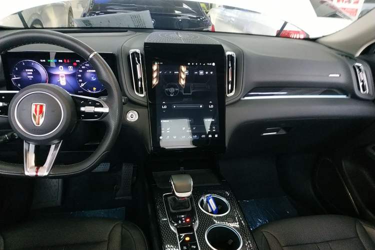 Used Hongqi HS3 2023 2.0T All-Wheel-Drive Youwei Version Audio And AC Panel