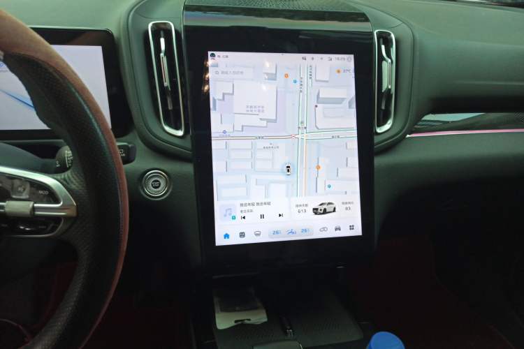Used Hongqi HS3 2023 2.0T All-Wheel-Drive Youwei Version Audio And AC Panel