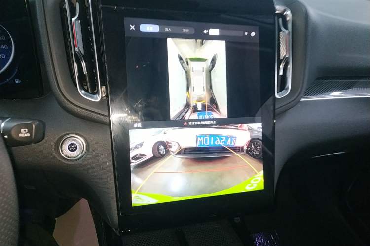Used Hongqi HS3 2023 2.0T All-Wheel-Drive Youwei Version Audio And AC Panel