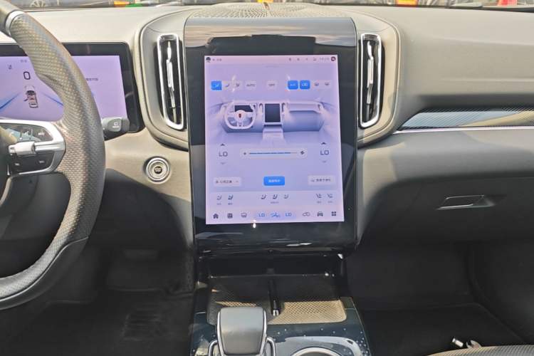 Used Hongqi HS3 2023 2.0T All-Wheel-Drive Youwei Version Audio And AC Panel