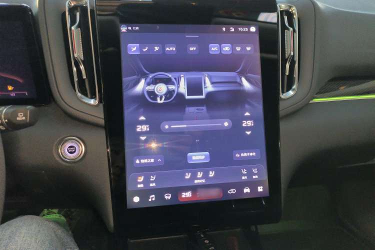 Used Hongqi HS3 2023 2.0T All-Wheel-Drive Youwei Version Audio And AC Panel