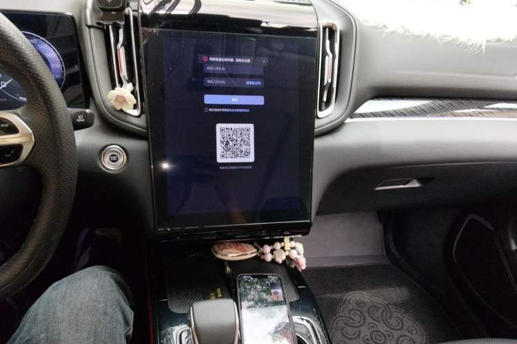 Used Hongqi HS3 2023 1.5T Two-Wheel Drive Shanwei Edition Audio And AC Panel
