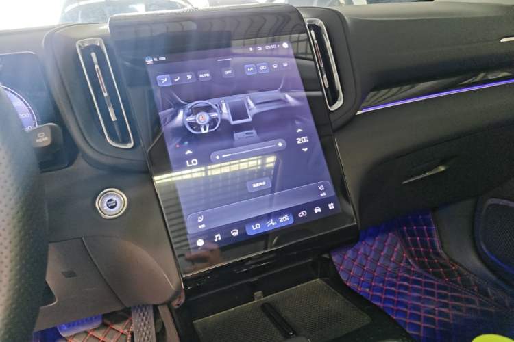 Used Hongqi HS3 2023 1.5T Two-Wheel Drive Shanwei Edition Audio And AC Panel