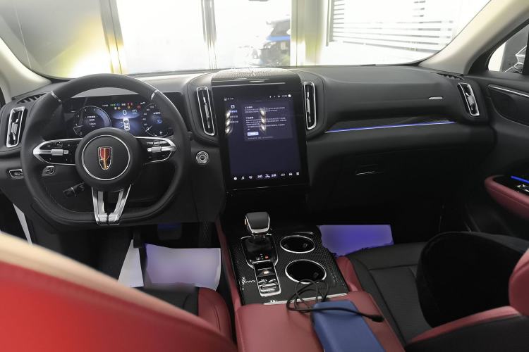 Used Hongqi HS3 2023 1.5T Two-Wheel Drive Shanwei Edition Center Console