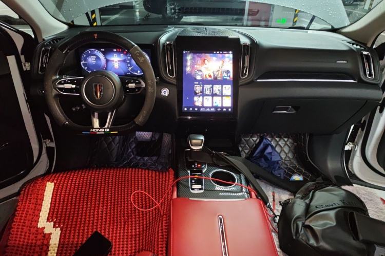 Used Hongqi HS3 2023 1.5T Two-Wheel Drive Shanwei Edition Center Console