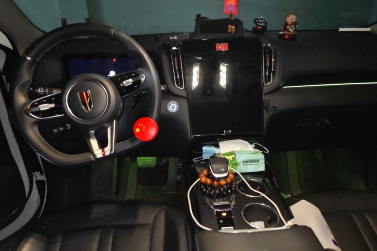 Used Hongqi HS3 2023 1.5T Two-Wheel Drive Shanwei Edition Center Console