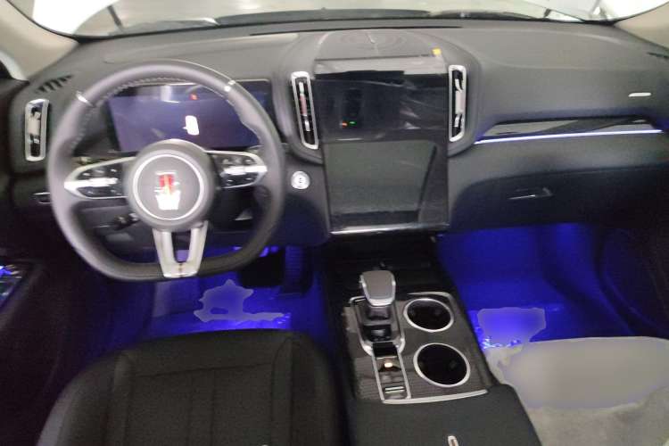Used Hongqi HS3 2023 2.0T Two-Wheel Drive Available Version Center Console