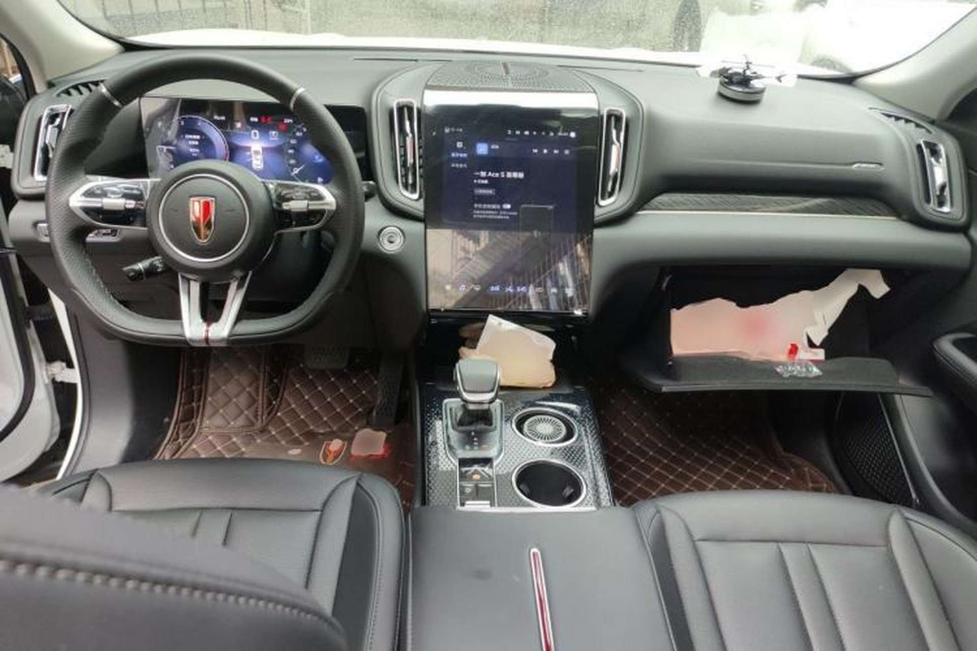 Used Hongqi HS3 2023 1.5T Two-Wheel Drive Shanwei Edition Center Console