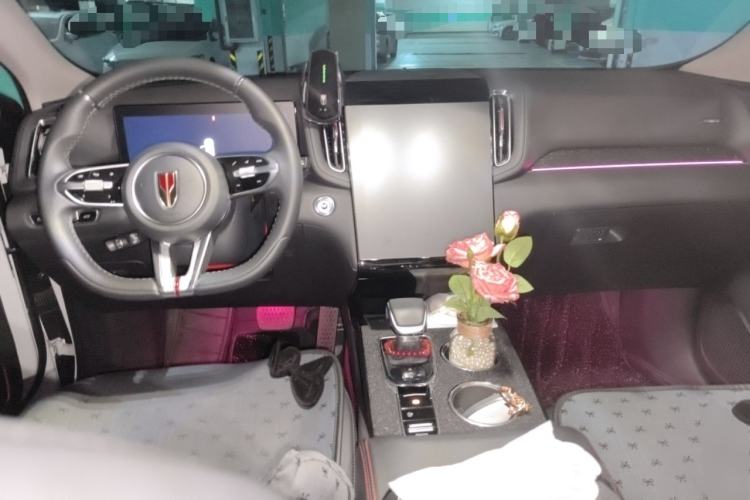 Used Hongqi HS3 2023 1.5T Two-Wheel Drive Shanwei Edition Center Console