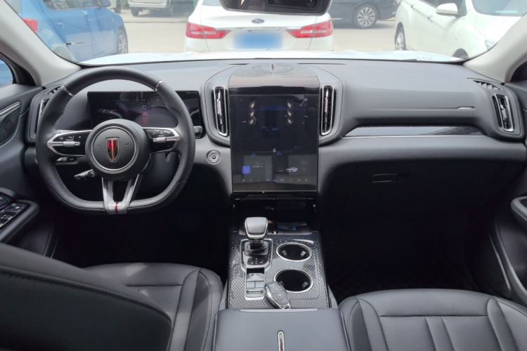 Used Hongqi HS3 2023 1.5T Two-Wheel Drive Shanwei Edition Center Console