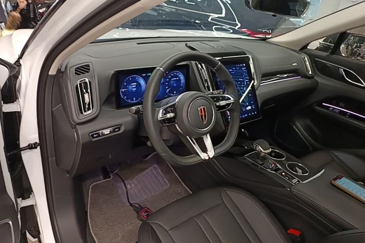 Used Hongqi HS3 2023 1.5T Two-Wheel Drive Shanwei Edition Center Console