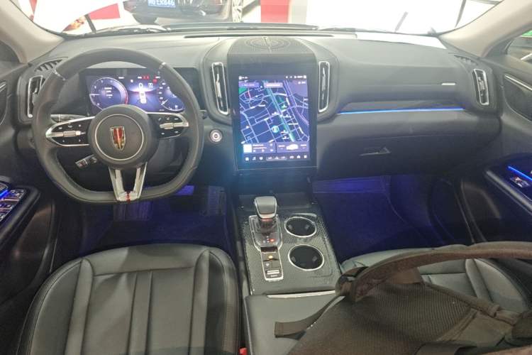 Used Hongqi HS3 2023 1.5T Two-Wheel Drive Shanwei Edition Center Console
