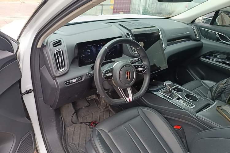 Used Hongqi HS3 2023 1.5T Two-Wheel Drive Shanwei Edition Center Console