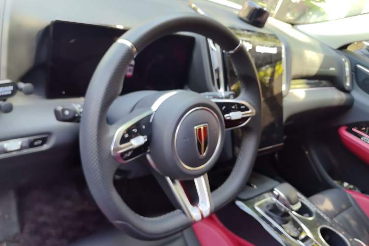 Used Hongqi HS3 2023 1.5T Two-Wheel Drive Shanwei Edition Center Console