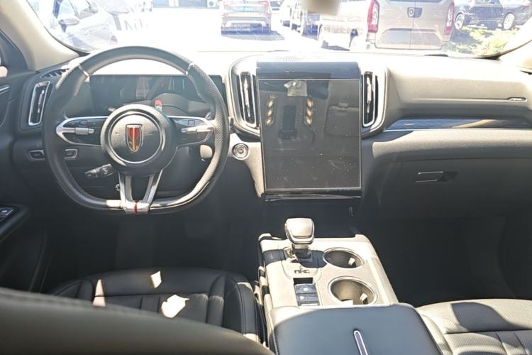 Used Hongqi HS3 2023 1.5T Two-Wheel Drive Shanwei Edition Center Console