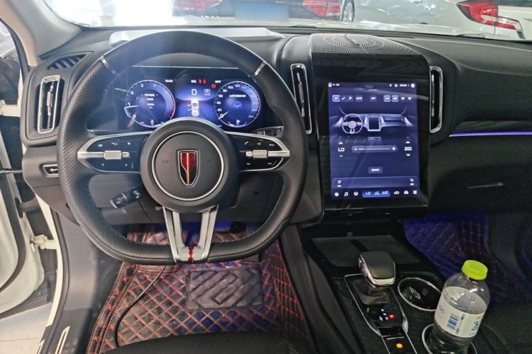 Used Hongqi HS3 2023 1.5T Two-Wheel Drive Shanwei Edition Center Console