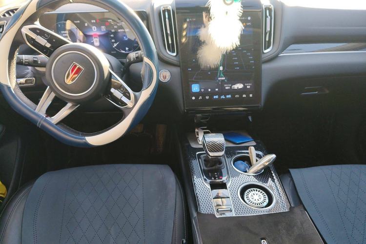 Used Hongqi HS3 2023 1.5T Two-Wheel Drive Shanwei Edition Center Console