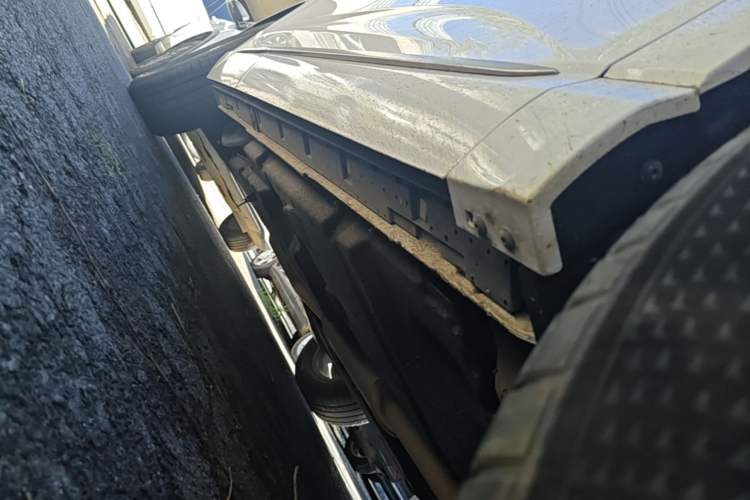 Used Hongqi HS3 2023 1.5T Two-Wheel Drive Shanwei Edition Chassis Front Right