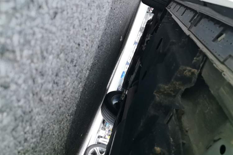 Used Hongqi HS3 2023 1.5T Two-Wheel Drive Shanwei Edition Chassis Rear Left