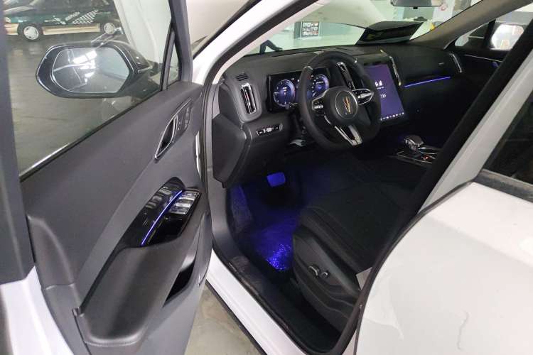 Used Hongqi HS3 2023 2.0T Two-Wheel Drive Available Version Driver Seat