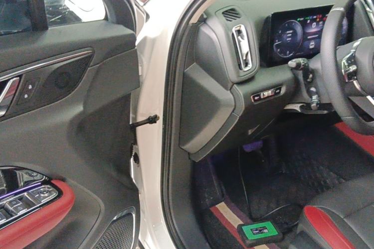 Used Hongqi HS3 2023 2.0T Two-Wheel Drive Available Version Driver Seat