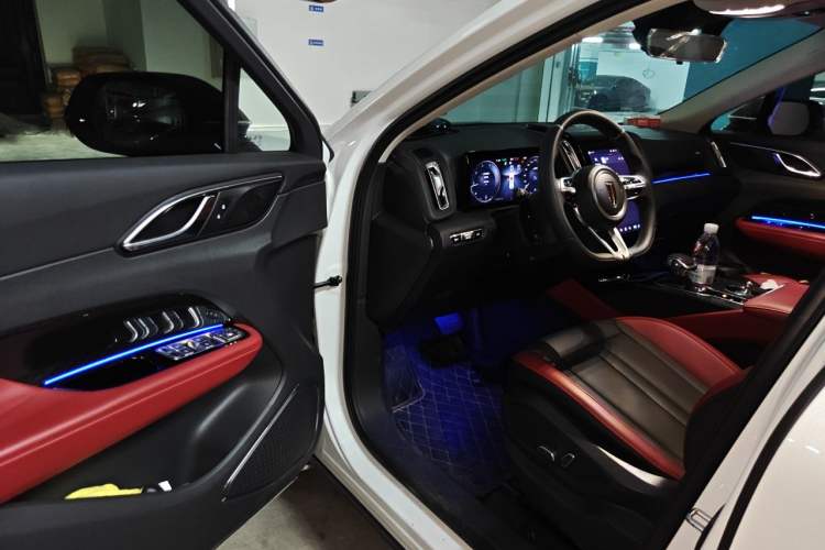 Used Hongqi HS3 2023 2.0T Two-Wheel Drive Available Version Driver Seat